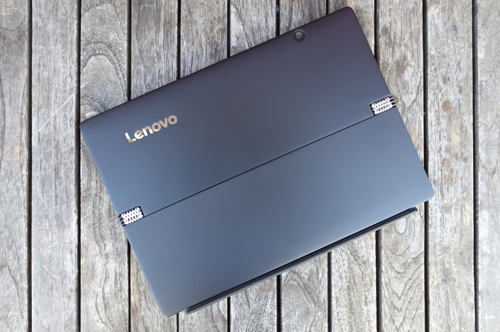 Lenovo IdeaPad Miix 720: Proper Competition for the iPad Pro and